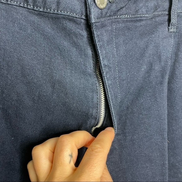 WEWOREWHAT Trumpet Flare Denim Shorts Womens 31 - Picture 5 of 5